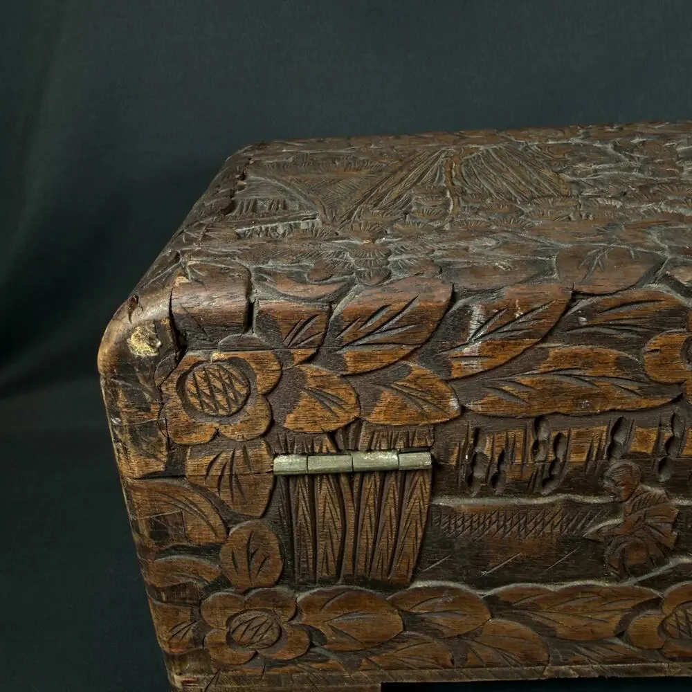 Hand CARVED CHINESE CAMPHORWOOD wood CHEST Jewelry Box Antique